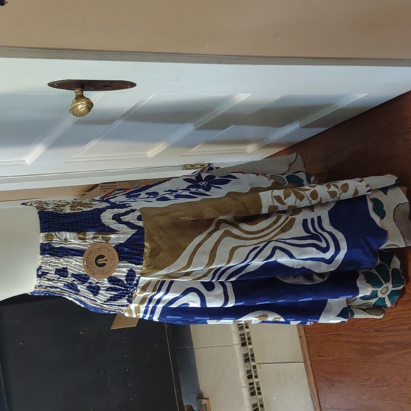 Beautiful Silk Skirt w/2 layers and scrunchy waist - Picture 3 of 6